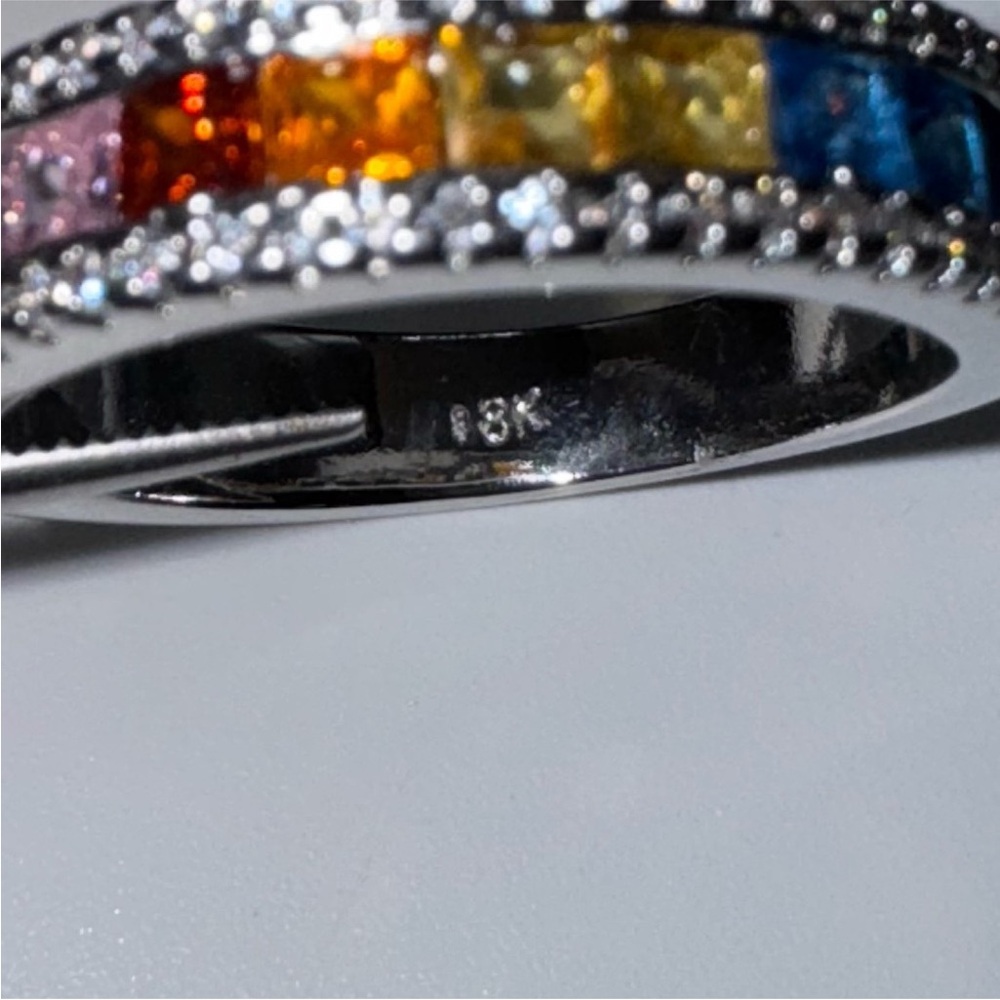 18k Princess Cut Gemstone Band - Picture 6 of 10